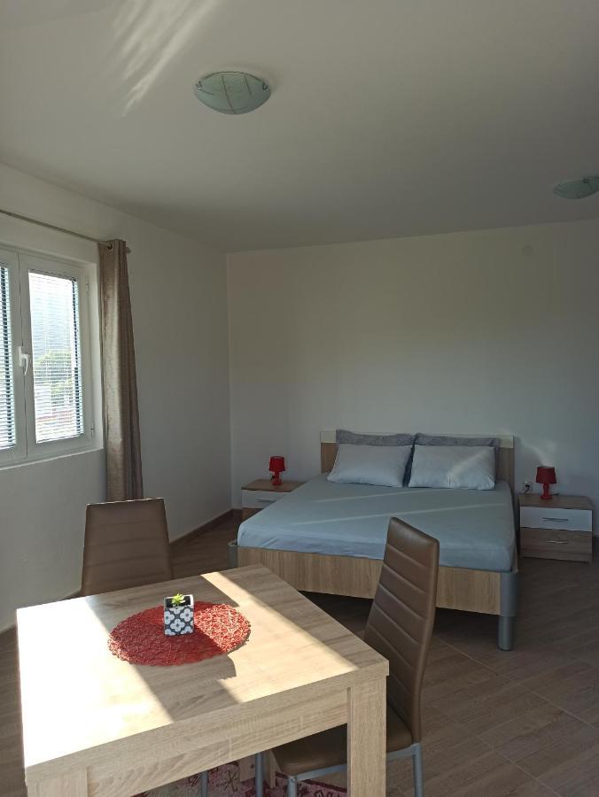 Lastva Holliday Rooms Budva Bagian luar foto