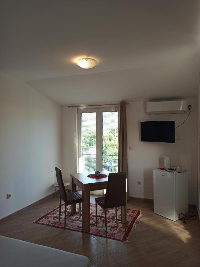 Lastva Holliday Rooms Budva Bagian luar foto