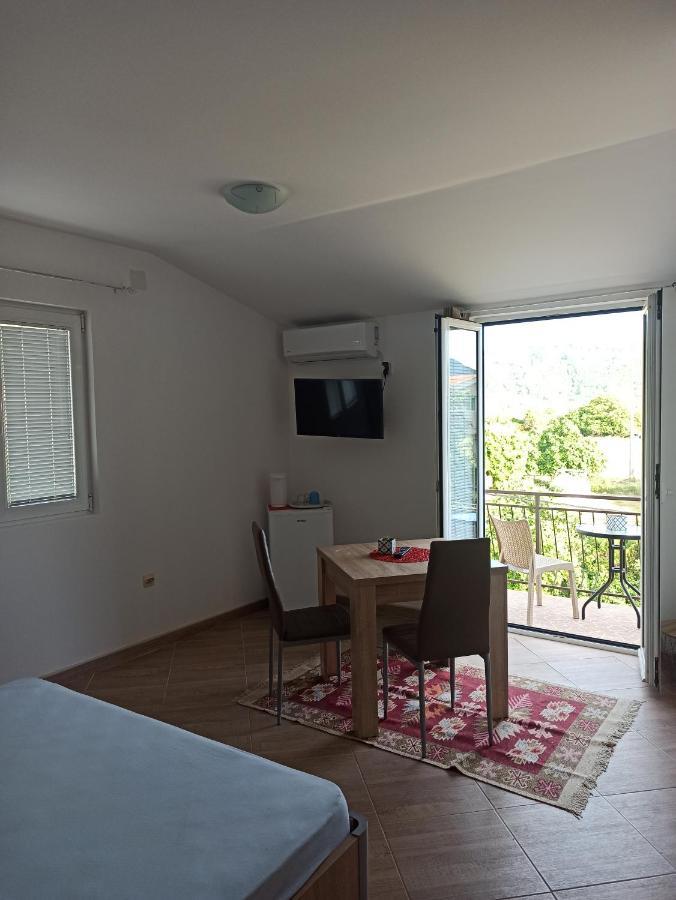 Lastva Holliday Rooms Budva Bagian luar foto